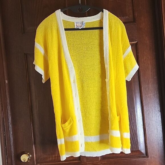 Vintage Yellow Donnkenny Button Up Sweater With Pockets Short Sleeve M - Picture 1 of 7